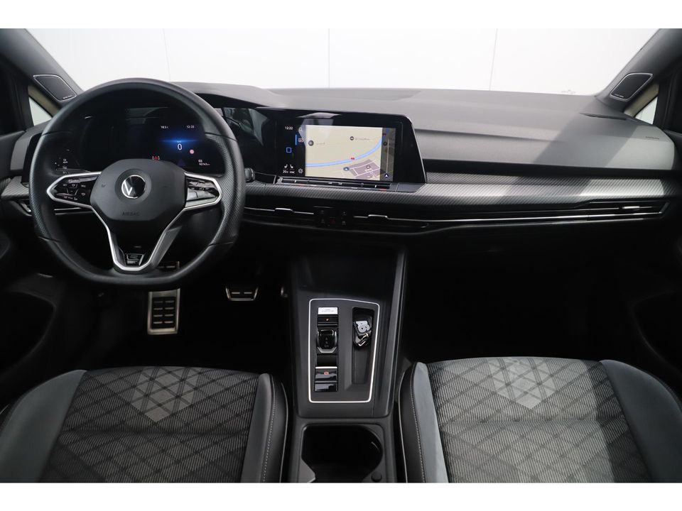 Volkswagen Golf 1.5 eTSI R-Line 150PK DSG Automaat Panoramadak 18 inch Virtual Cockpit Harman Kardon Sfeerverlichting Navigatie Carplay Android Adaptive Cruise Lane Assist Parkeersensors