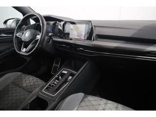 Volkswagen Golf 1.5 eTSI R-Line 150PK DSG Automaat Panoramadak 18 inch Virtual Cockpit Harman Kardon Sfeerverlichting Navigatie Carplay Android Adaptive Cruise Lane Assist Parkeersensors