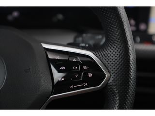 Volkswagen Golf 1.5 eTSI R-Line 150PK DSG Automaat Panoramadak 18 inch Virtual Cockpit Harman Kardon Sfeerverlichting Navigatie Carplay Android Adaptive Cruise Lane Assist Parkeersensors