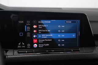 Volkswagen Golf 1.5 eTSI R-Line 150PK DSG Automaat Panoramadak 18 inch Virtual Cockpit Harman Kardon Sfeerverlichting Navigatie Carplay Android Adaptive Cruise Lane Assist Parkeersensors