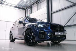 BMW X5 xDrive45e High Executive | M Sport | Phytonic Blue | Panorama | Massage | 22 inch | Trekhaak |