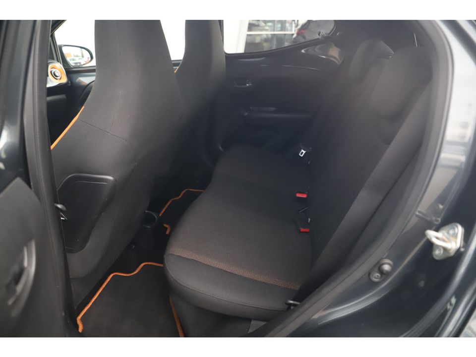 Toyota Aygo 1.0 VVT-i x-JBL Automaat Carplay Android Navigatie Achteruitrijcamera 15 inch LMV Clima Airco LED