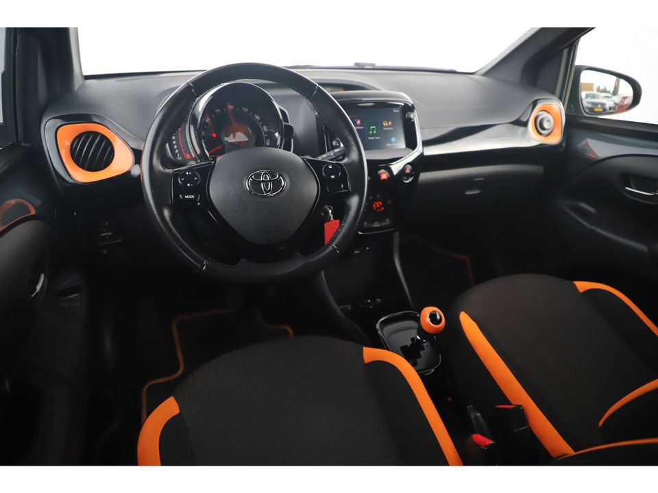 Toyota Aygo 1.0 VVT-i x-JBL Automaat Carplay Android Navigatie Achteruitrijcamera 15 inch LMV Clima Airco LED