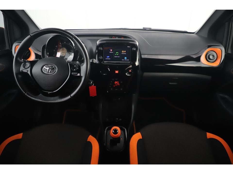 Toyota Aygo 1.0 VVT-i x-JBL Automaat Carplay Android Navigatie Achteruitrijcamera 15 inch LMV Clima Airco LED