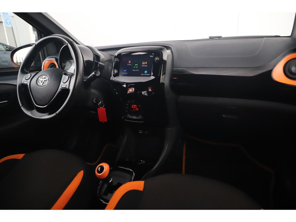 Toyota Aygo 1.0 VVT-i x-JBL Automaat Carplay Android Navigatie Achteruitrijcamera 15 inch LMV Clima Airco LED