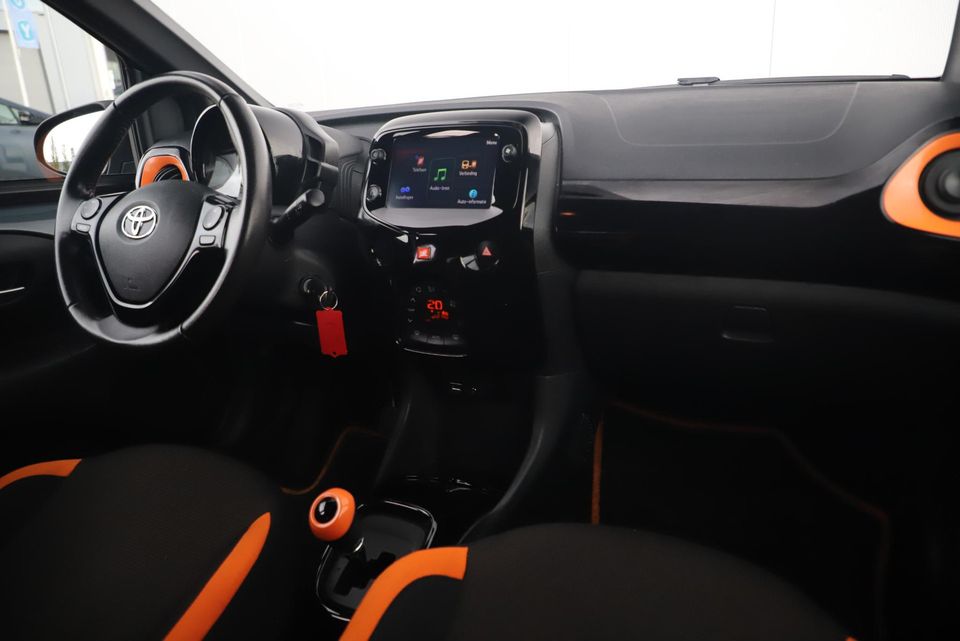 Toyota Aygo 1.0 VVT-i x-JBL Automaat Carplay Android Navigatie Achteruitrijcamera 15 inch LMV Clima Airco LED