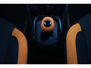 Toyota Aygo 1.0 VVT-i x-JBL Automaat Carplay Android Navigatie Achteruitrijcamera 15 inch LMV Clima Airco LED