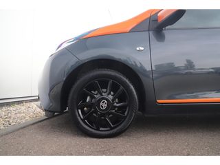 Toyota Aygo 1.0 VVT-i x-JBL Automaat Carplay Android Navigatie Achteruitrijcamera 15 inch LMV Clima Airco LED