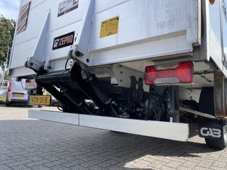 Iveco Daily 35S14 Himatic 2.3 automaat / bakwagen met Zepro laadklep / vaste prijs rijklaar € 30.950 ex btw / lease vanaf € 554 / cruise en climate control / zijdeur / geveerde stoel / stoelverwarming !