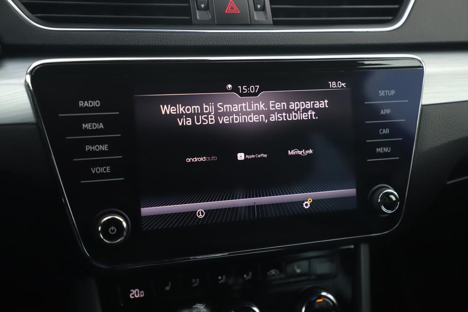 Škoda Superb Combi 1.5 TSI ACT Business Edition 150PK DSG Automaat Black Optic Full LED 18 inch LMV Carplay Android Navigatie Clima Cruise Parkeersensor Stoelverwarming Elektrische Achterklep