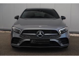 Mercedes-Benz A-Klasse 180 AMG Night Pakket Automaat 1 Jaar Garantie Panoramadak Sfeerverlichting Keyless Half Leder Full LED 18 inch Widescreen Navigatie Camera Stoelverwarming