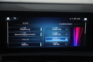 Mercedes-Benz A-Klasse 180 AMG Night Pakket Automaat 1 Jaar Garantie Panoramadak Sfeerverlichting Keyless Half Leder Full LED 18 inch Widescreen Navigatie Camera Stoelverwarming