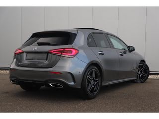 Mercedes-Benz A-Klasse 180 AMG Night Pakket Automaat 1 Jaar Garantie Panoramadak Sfeerverlichting Keyless Half Leder Full LED 18 inch Widescreen Navigatie Camera Stoelverwarming