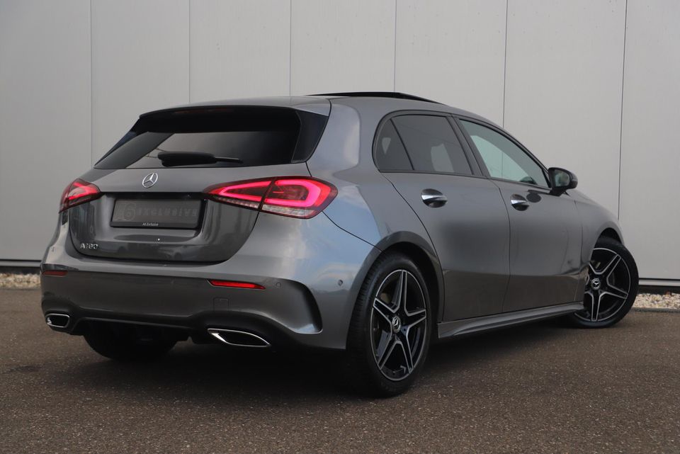 Mercedes-Benz A-Klasse 180 AMG Night Pakket Automaat 1 Jaar Garantie Panoramadak Sfeerverlichting Keyless Half Leder Full LED 18 inch Widescreen Navigatie Camera Stoelverwarming