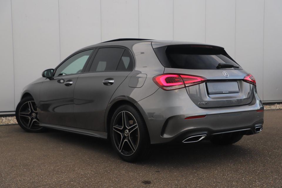 Mercedes-Benz A-Klasse 180 AMG Night Pakket Automaat 1 Jaar Garantie Panoramadak Sfeerverlichting Keyless Half Leder Full LED 18 inch Widescreen Navigatie Camera Stoelverwarming