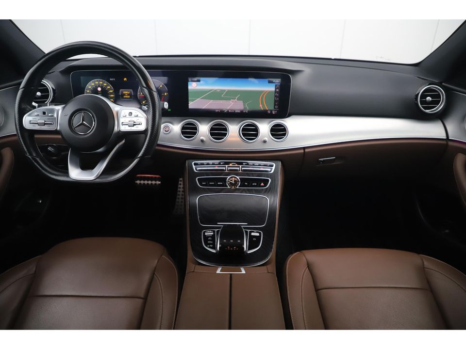 Mercedes-Benz E-Klasse 220 D AMG Sport Automaat Widescreen Sfeerverlichting Memory Leder Navigatie 360 Camera 19 inch LMV Stoelverwarming Carplay Android Auto Multibeam LED