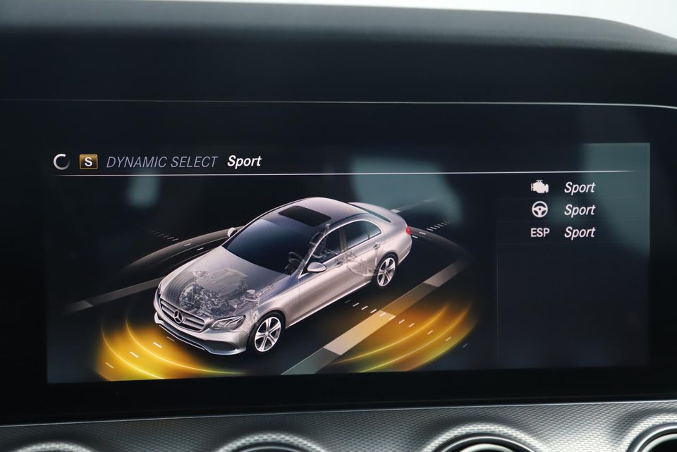 Mercedes-Benz E-Klasse 220 D AMG Sport Automaat Widescreen Sfeerverlichting Memory Leder Navigatie 360 Camera 19 inch LMV Stoelverwarming Carplay Android Auto Multibeam LED