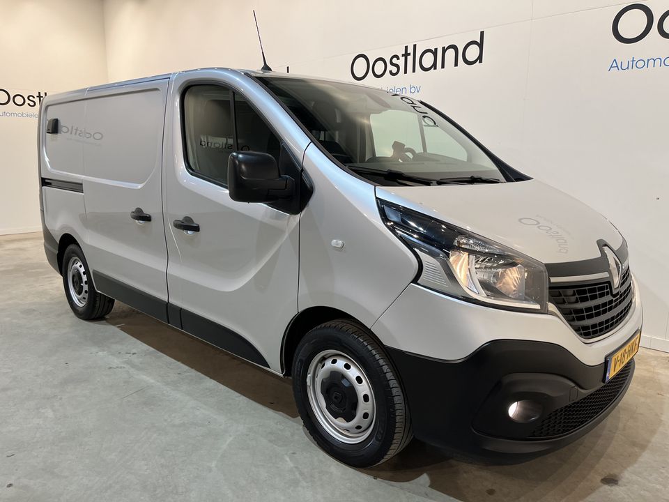 Renault Trafic 2.0 dCi L1H1 170 PK Automaat Servicebus / Sortimo Inrichting / Euro 6 / Airco / Cruise Control / Camera / Trekhaak / 3-Zits