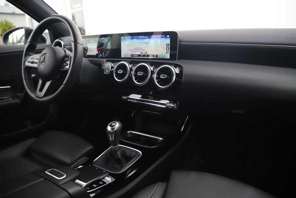 Mercedes-Benz A-Klasse 160 Business Plus Widescreen Half Leder Full LED Navigatie Achteruitrijcamera Stoelverwarming Carplay Android Bluetooth Parkeersensor 16 inch LMV NAP!