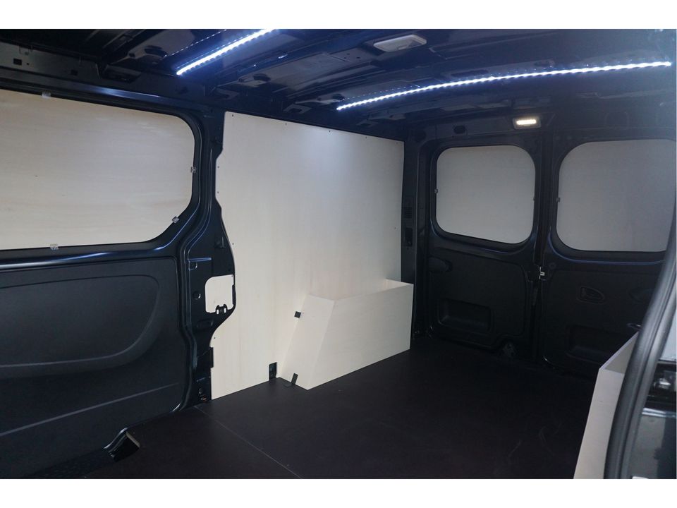 Renault Trafic 2.0 170PK L2H1 EDC Automaat Navi, LM Velg, Betimmering, Trekhaak, 2x Schuifdeur!! NR. 330