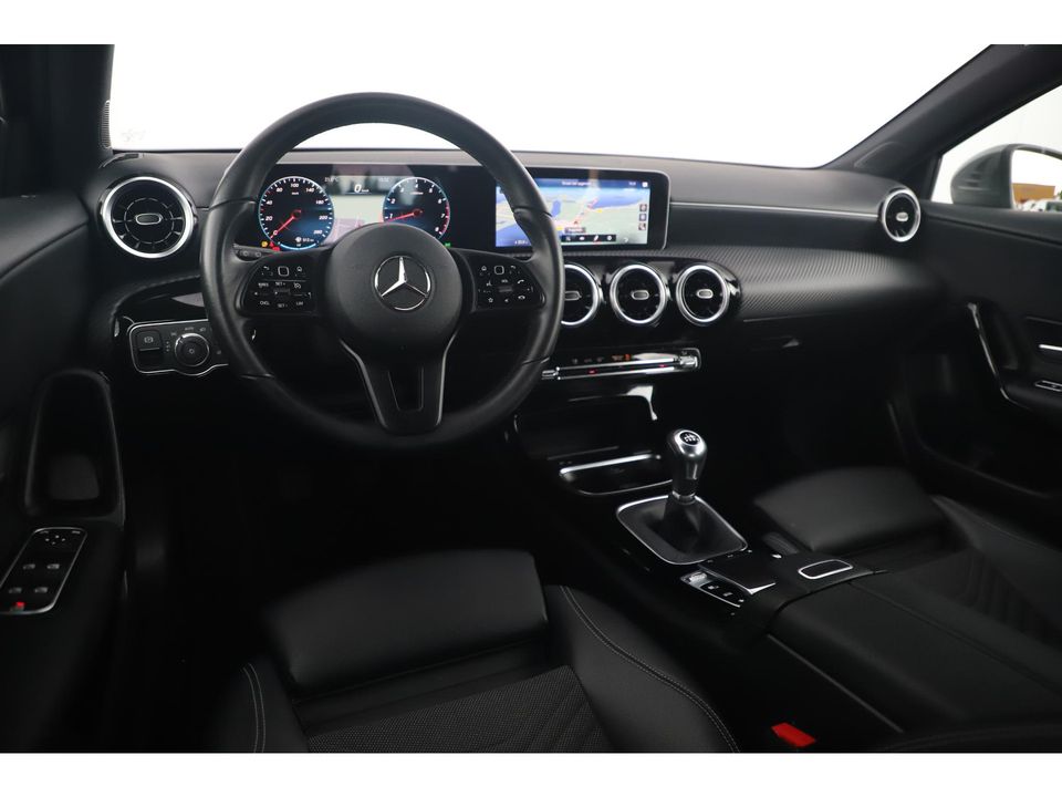 Mercedes-Benz A-Klasse 160 Style Plus Advantage Widescreen Half Leder Full LED 19 inch AMG Look Velgen Navigatie Achteruitrijcamera Carplay Android Clima Cruise Parkeersensor