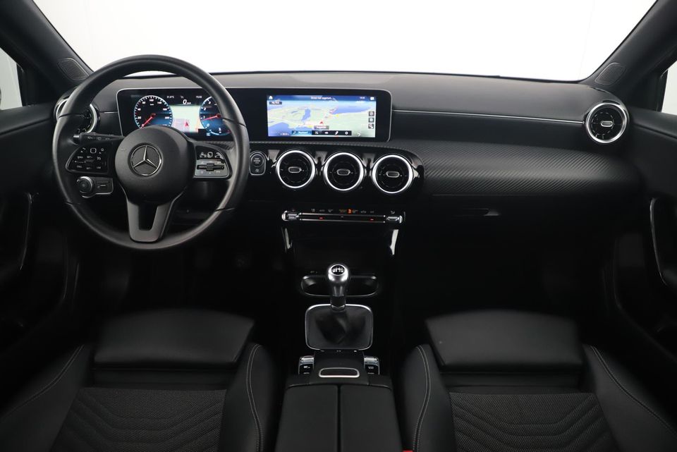 Mercedes-Benz A-Klasse 160 Style Plus Advantage Widescreen Half Leder Full LED 19 inch AMG Look Velgen Navigatie Achteruitrijcamera Carplay Android Clima Cruise Parkeersensor