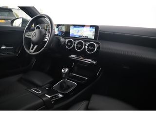 Mercedes-Benz A-Klasse 160 Style Plus Advantage Widescreen Half Leder Full LED 19 inch AMG Look Velgen Navigatie Achteruitrijcamera Carplay Android Clima Cruise Parkeersensor