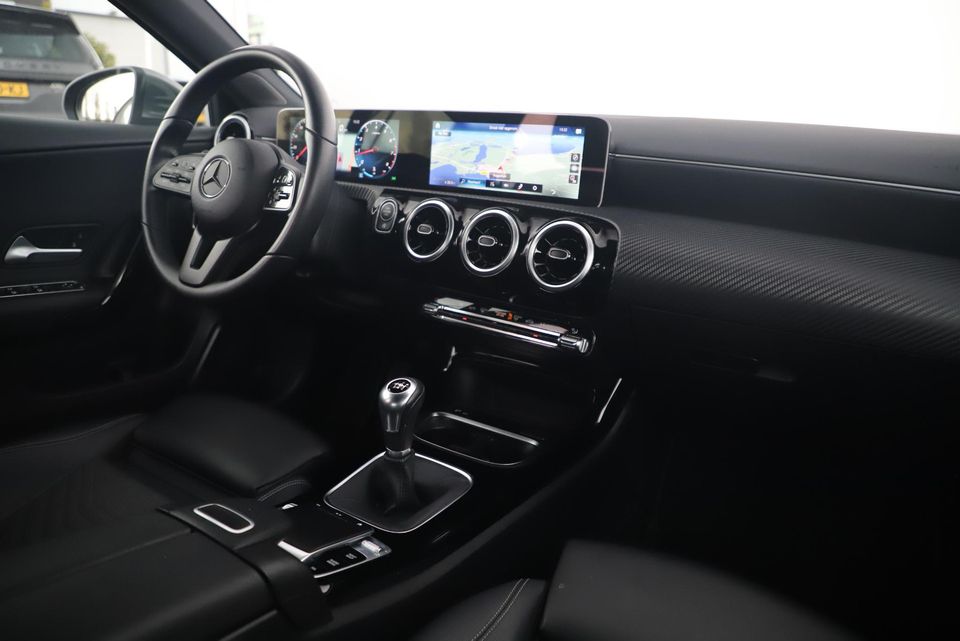 Mercedes-Benz A-Klasse 160 Style Plus Advantage Widescreen Half Leder Full LED 19 inch AMG Look Velgen Navigatie Achteruitrijcamera Carplay Android Clima Cruise Parkeersensor