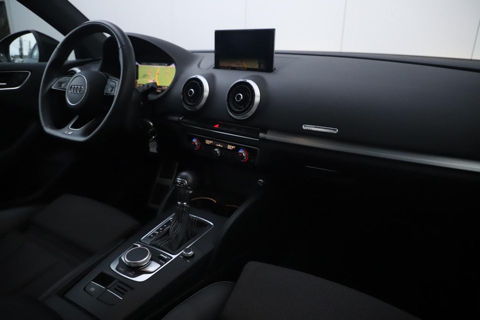 Audi A3 Limousine 35 TFSI CoD S Line Sport 150PK Automaat Virtual Cockpit Half Leder Stoelverwarming Full LED Navigatie Carplay Android Bluetooth Clima Cruise Parkeersensors 18 inch S-line LMV Dealer onderhouden