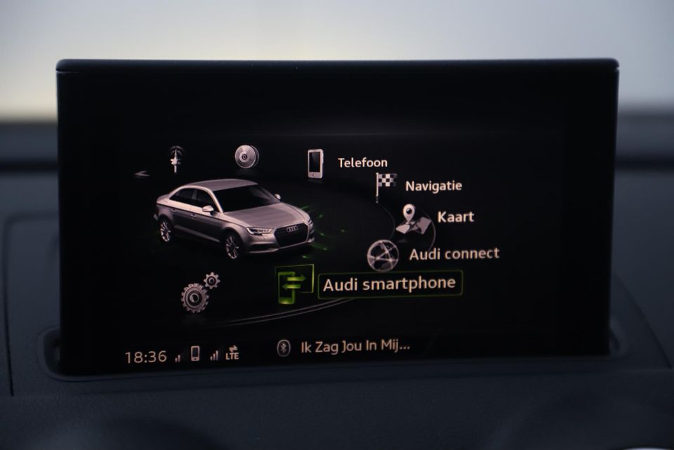 Audi A3 Limousine 35 TFSI CoD S Line Sport 150PK Automaat Virtual Cockpit Half Leder Stoelverwarming Full LED Navigatie Carplay Android Bluetooth Clima Cruise Parkeersensors 18 inch S-line LMV Dealer onderhouden