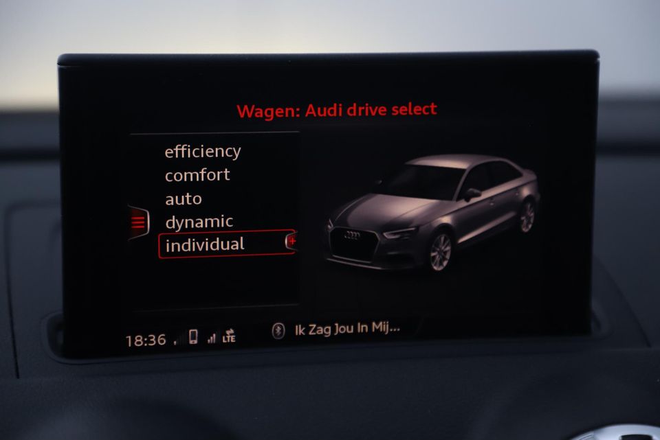 Audi A3 Limousine 35 TFSI CoD S Line Sport 150PK Automaat Virtual Cockpit Half Leder Stoelverwarming Full LED Navigatie Carplay Android Bluetooth Clima Cruise Parkeersensors 18 inch S-line LMV Dealer onderhouden