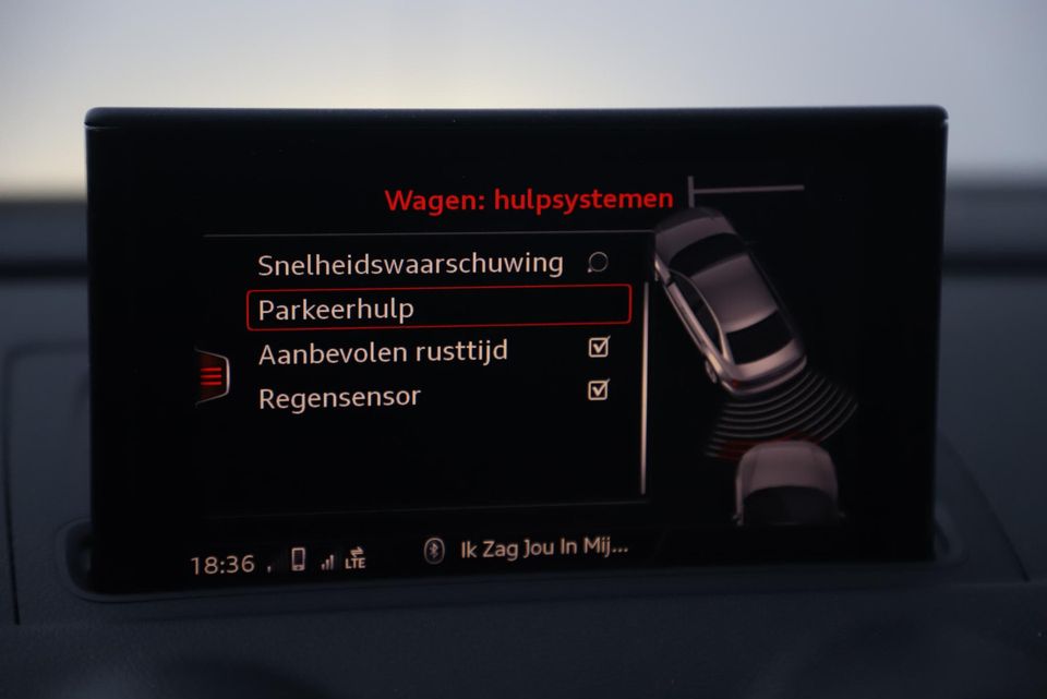 Audi A3 Limousine 35 TFSI CoD S Line Sport 150PK Automaat Virtual Cockpit Half Leder Stoelverwarming Full LED Navigatie Carplay Android Bluetooth Clima Cruise Parkeersensors 18 inch S-line LMV Dealer onderhouden