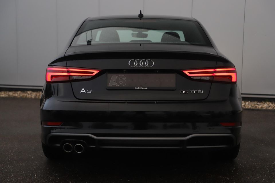 Audi A3 Limousine 35 TFSI CoD S Line Sport 150PK Automaat Virtual Cockpit Half Leder Stoelverwarming Full LED Navigatie Carplay Android Bluetooth Clima Cruise Parkeersensors 18 inch S-line LMV Dealer onderhouden