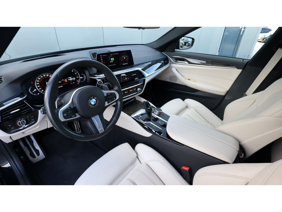 BMW 5 Serie 540i High Exe | M Sport | Leder | Open dak | Led | HUD