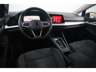 Volkswagen GOLF Variant 1.0 eTSI Life Business 110PK Automaat Virtual Cockpit 17 inch LMV Navigatie Camera PDC Sfeerverlichting Carplay Android Getint Glas Adaptive Cruise Lane Assist Comfortstoelen