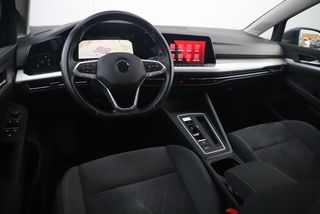 Volkswagen GOLF Variant 1.0 eTSI Life Business 110PK Automaat Virtual Cockpit 17 inch LMV Navigatie Camera PDC Sfeerverlichting Carplay Android Getint Glas Adaptive Cruise Lane Assist Comfortstoelen