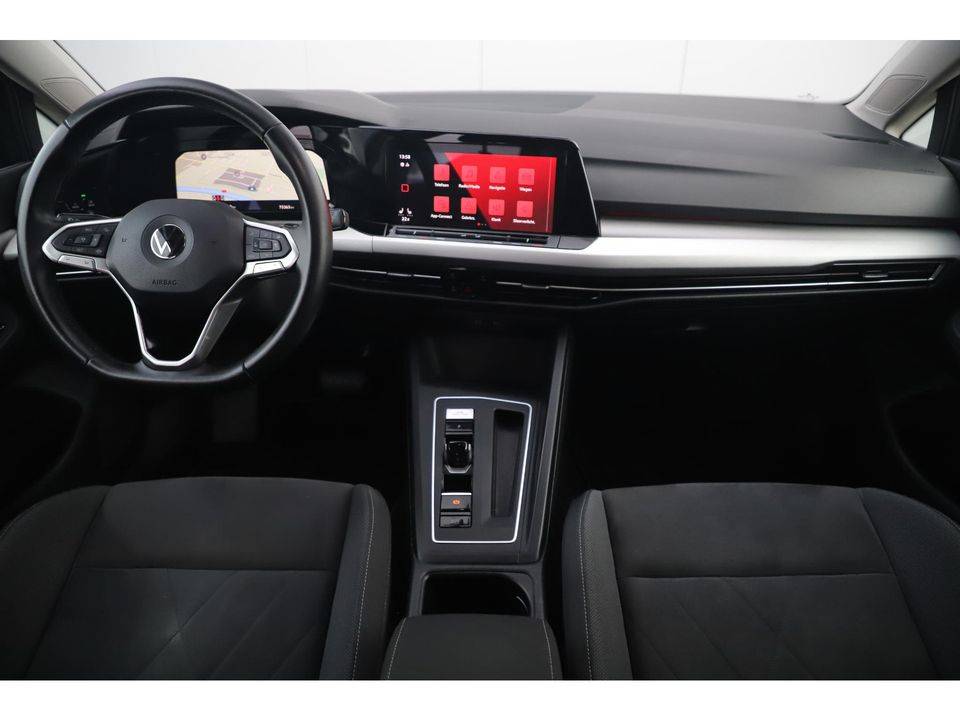 Volkswagen GOLF Variant 1.0 eTSI Life Business 110PK Automaat Virtual Cockpit 17 inch LMV Navigatie Camera PDC Sfeerverlichting Carplay Android Getint Glas Adaptive Cruise Lane Assist Comfortstoelen