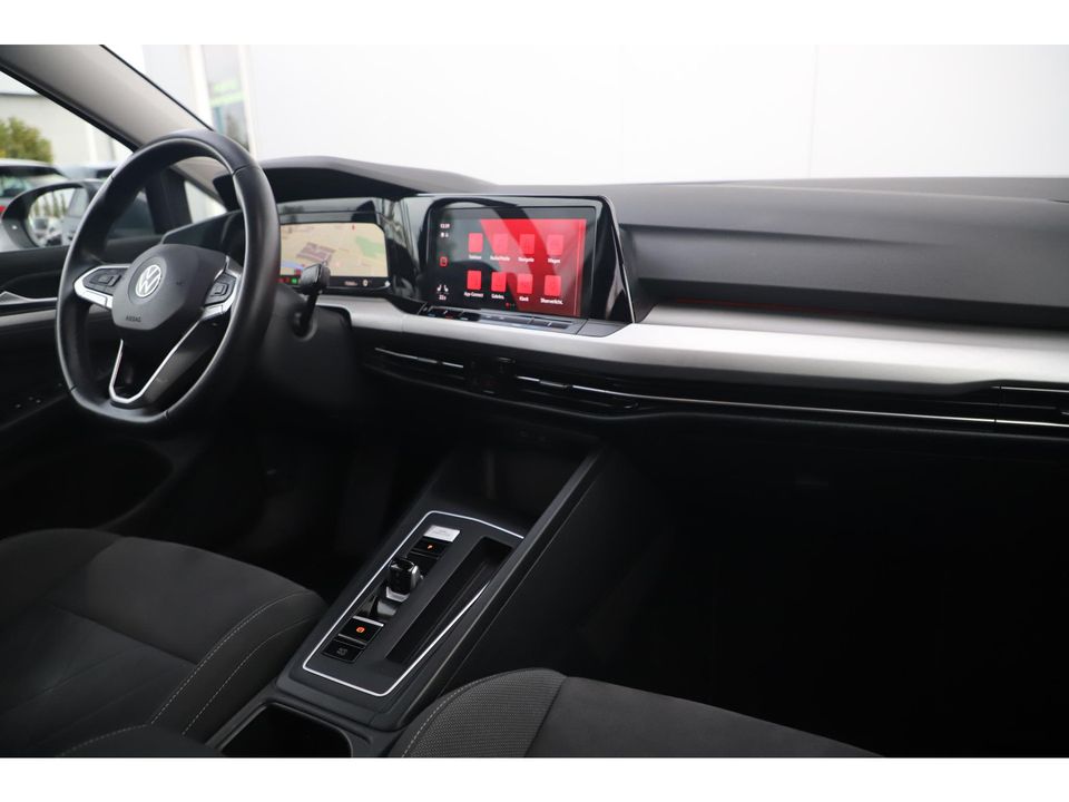 Volkswagen GOLF Variant 1.0 eTSI Life Business 110PK Automaat Virtual Cockpit 17 inch LMV Navigatie Camera PDC Sfeerverlichting Carplay Android Getint Glas Adaptive Cruise Lane Assist Comfortstoelen