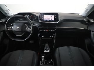 Peugeot 2008 1.2 PureTech Allure 131PK Automaat Virtual Cockpit Navigatie Camera Clima Cruise Parkeersensors Half Leder 17 inch LMV Getint Glas