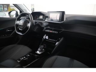 Peugeot 2008 1.2 PureTech Allure 131PK Automaat Virtual Cockpit Navigatie Camera Clima Cruise Parkeersensors Half Leder 17 inch LMV Getint Glas