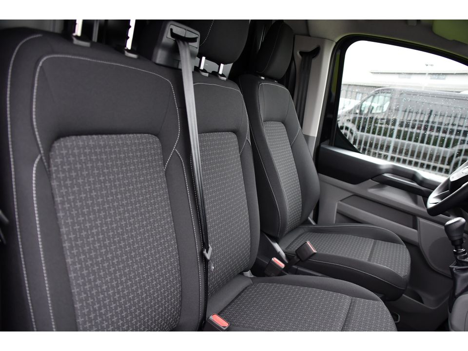 Ford Transit Custom 300 2.0 TDCI L2H1 Black Edition Camera, Cruise, Carplay, Sensoren, 136PK, LED, Multimedia, UNIEK!