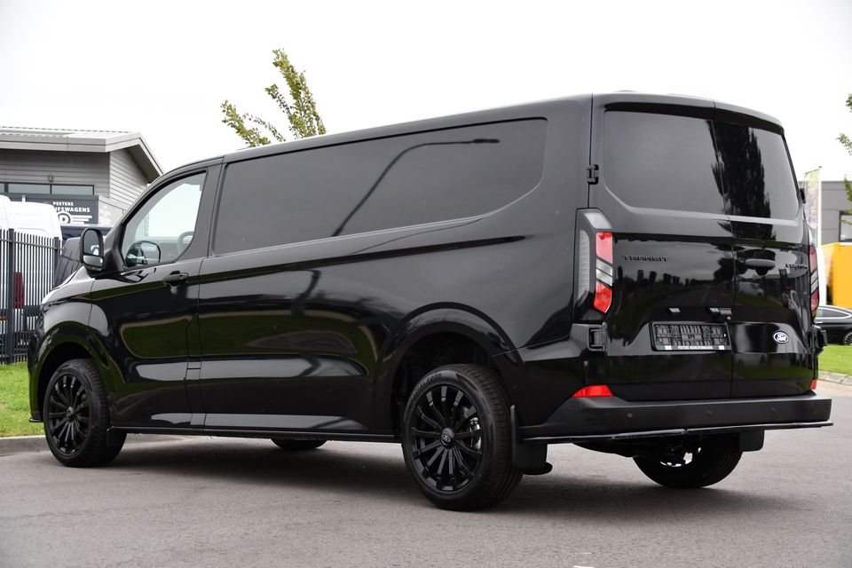 Ford Transit Custom 300 2.0 TDCI L2H1 Black Edition Camera, Cruise, Carplay, Sensoren, 136PK, LED, Multimedia, UNIEK!