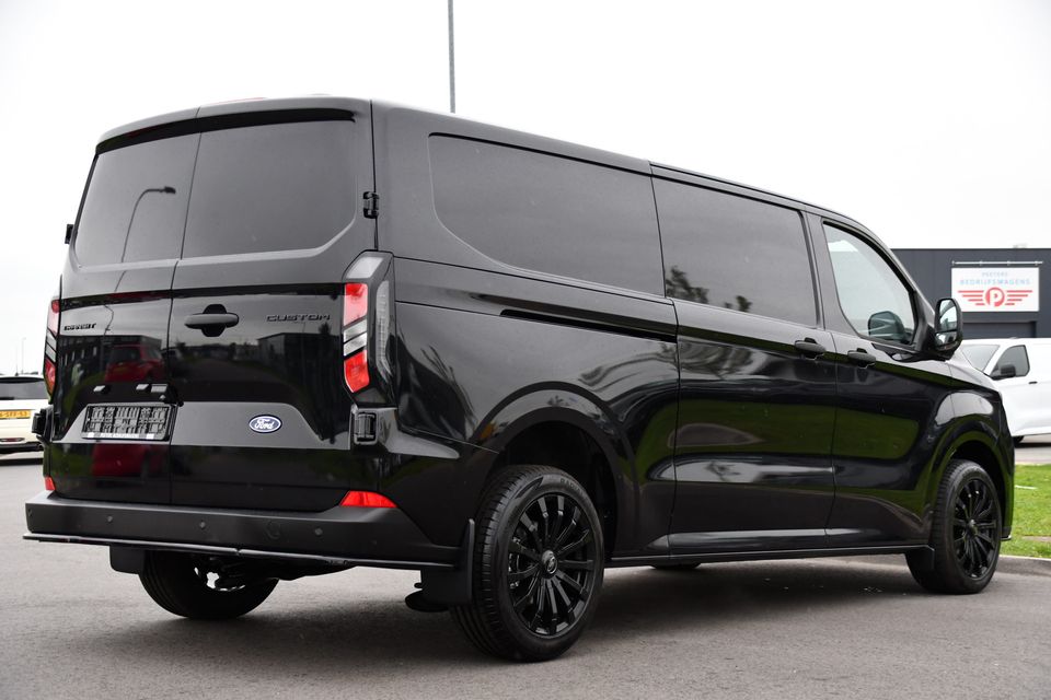 Ford Transit Custom 300 2.0 TDCI L2H1 Black Edition Camera, Cruise, Carplay, Sensoren, 136PK, LED, Multimedia, UNIEK!