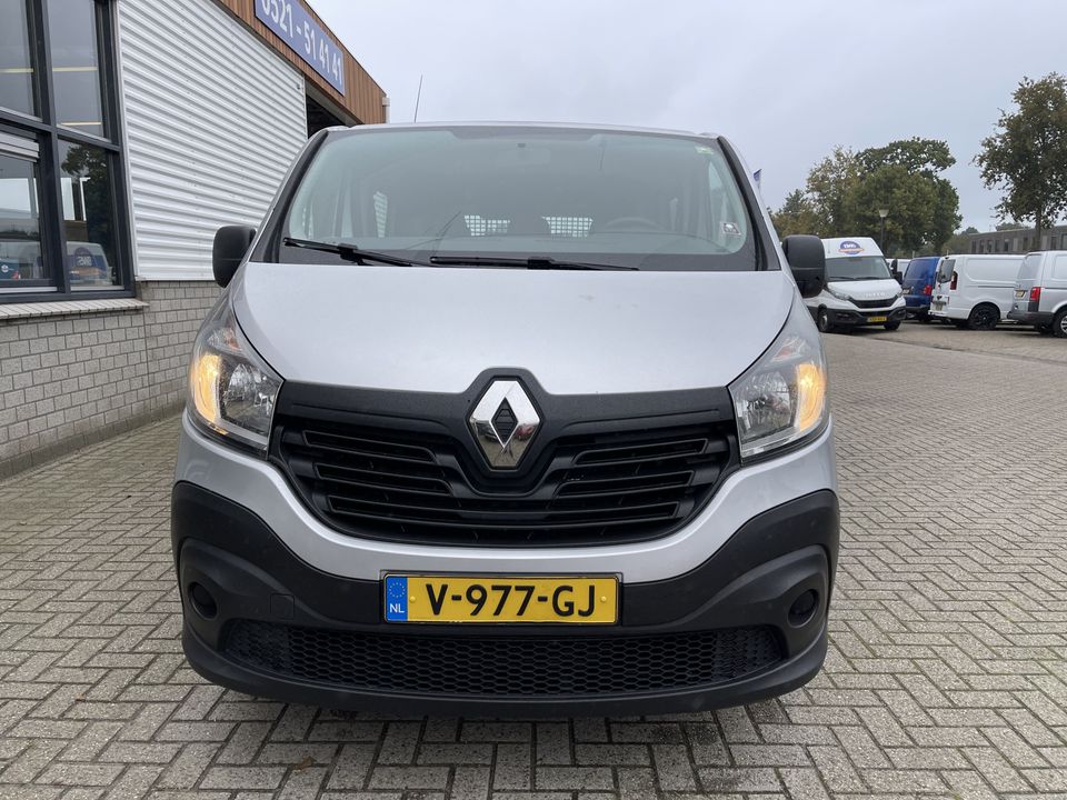 Renault Trafic 1.6 dCi 115pk T29 L2H1 DC 6 persoons Comfort / prijs rijklaar € 13.950 ex btw / lease vanaf € 256 / airco / zilver metallic / achterklep