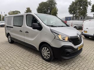 Renault Trafic 1.6 dCi 115pk T29 L2H1 DC 6 persoons Comfort / prijs rijklaar € 13.950 ex btw / lease vanaf € 256 / airco / zilver metallic / achterklep