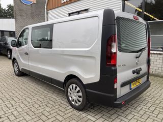 Renault Trafic 1.6 dCi 115pk T29 L2H1 DC 6 persoons Comfort / prijs rijklaar € 13.950 ex btw / lease vanaf € 256 / airco / zilver metallic / achterklep