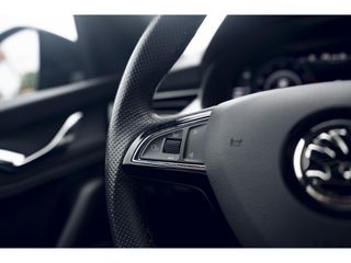 Škoda Kamiq 1.5 TSI Sport Business | TREKHAAK | DIGI DASH | CLIMA | NAVI