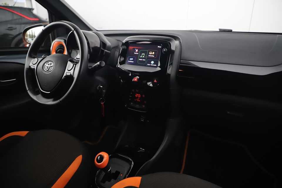 Toyota Aygo 1.0 VVT-i x-JBL Automaat Carplay Android Navigatie Achteruitrijcamera 15 inch LMV Clima Airco LED