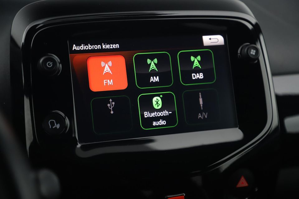 Toyota Aygo 1.0 VVT-i x-JBL Automaat Carplay Android Navigatie Achteruitrijcamera 15 inch LMV Clima Airco LED