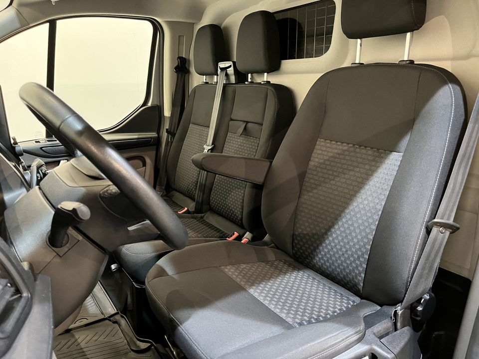 Ford Transit Custom 280 2.0 TDCI L1H1 Trend 130 PK Servicebus / Inrichting / Euro 6 / Airco / PDC / Cruise Control / Navigatie / CarPlay / Trekhaak / 3-Zits / 96.300 KM !!